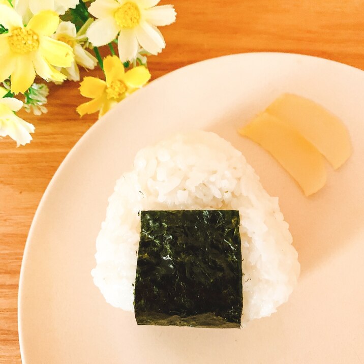 お弁当ꕤ梅たくあん鰹のおにぎり✧˖°